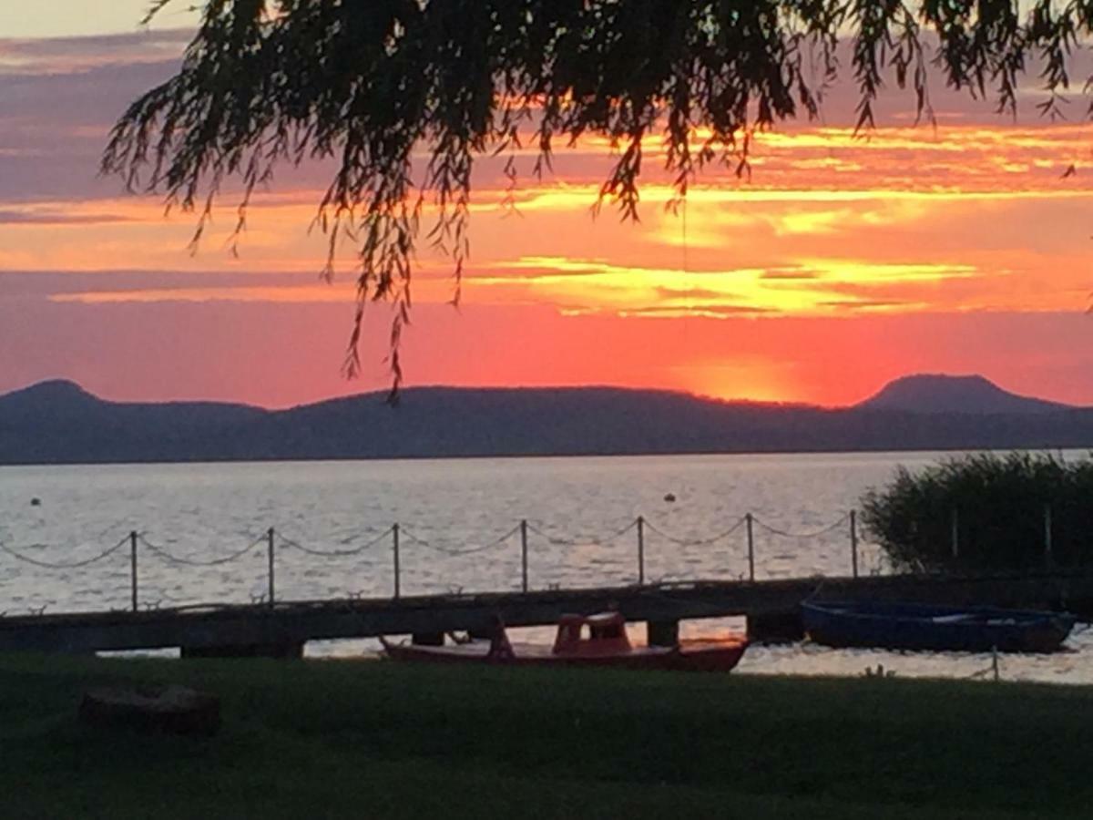 Anna Villa Balatonlelle Exteriör bild
